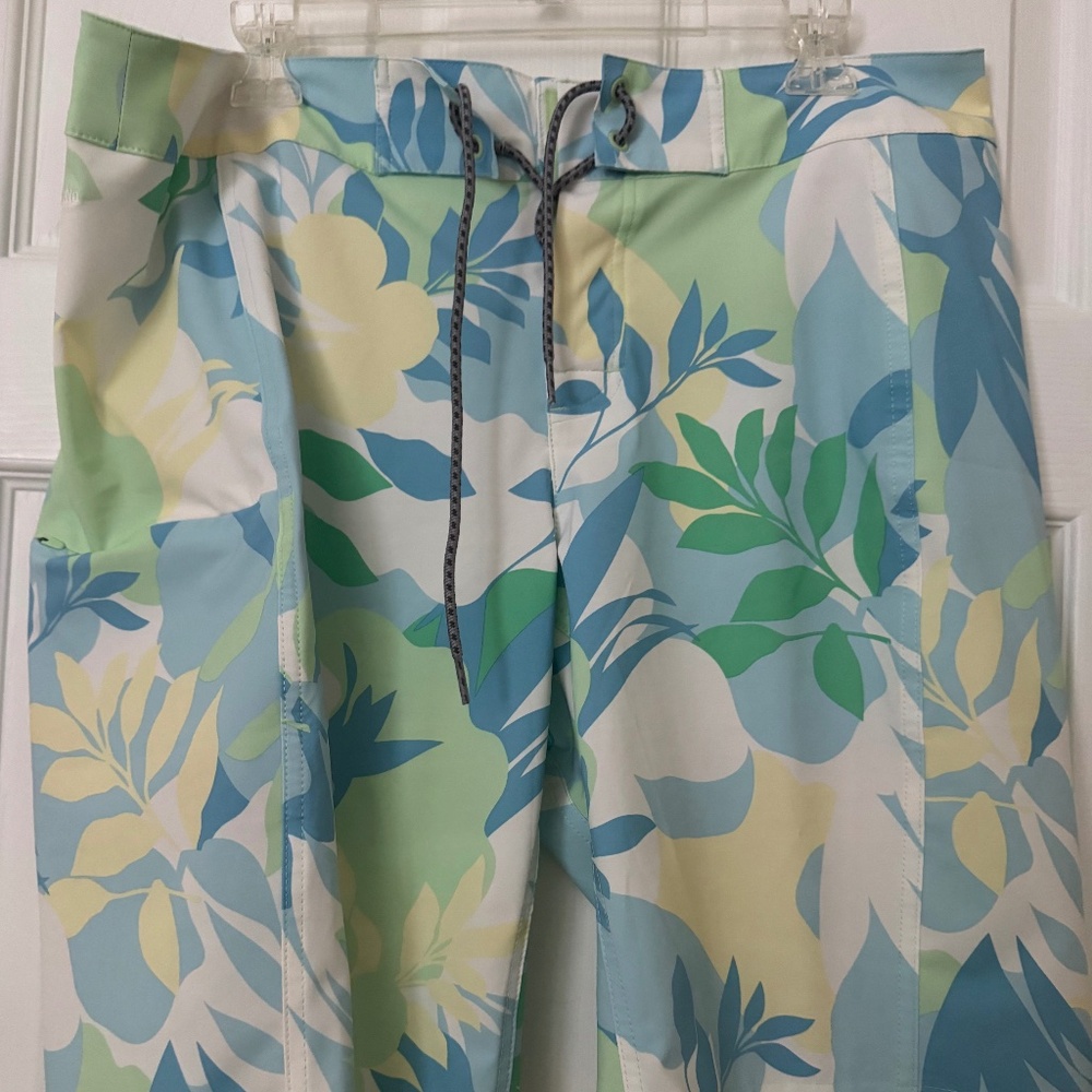 Columbia Sportswear - Board shorts Size L.